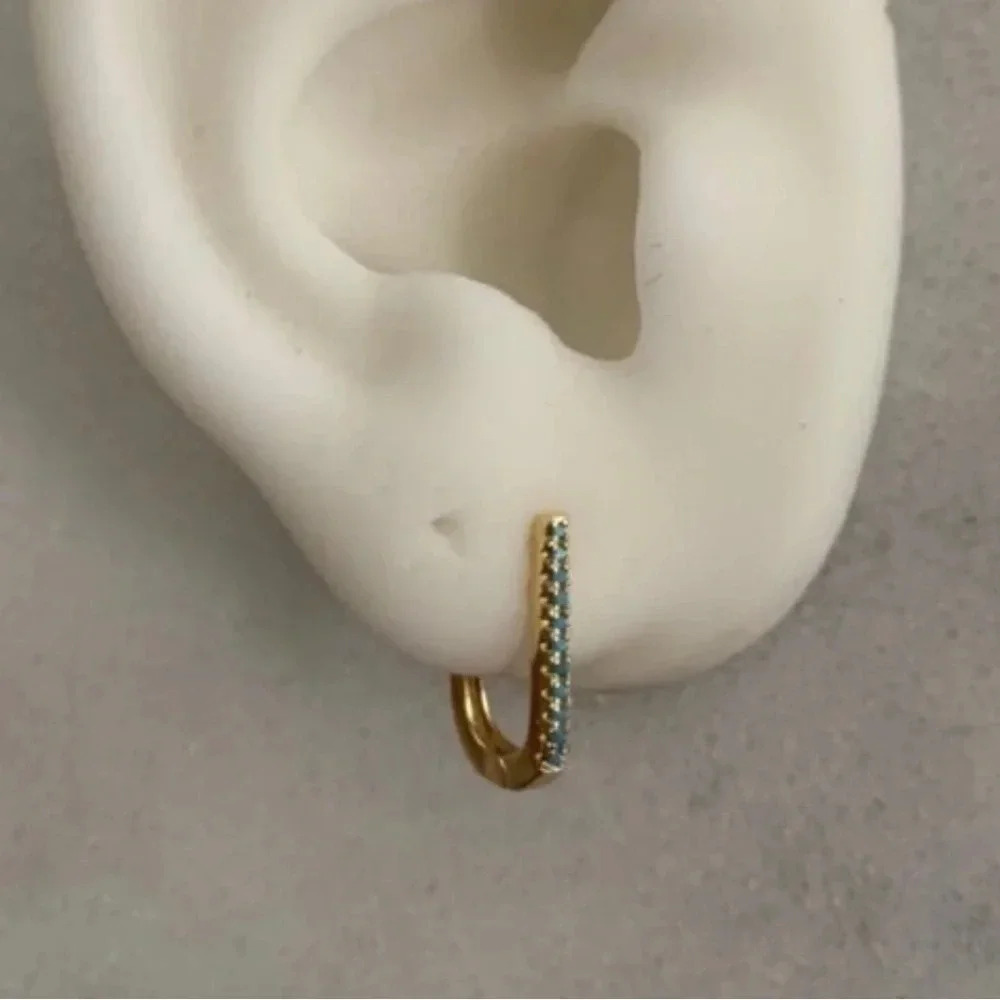 Gold Turquoise Crystal Oval Hoop Earrings 

Brand New - Picture 4 of 6